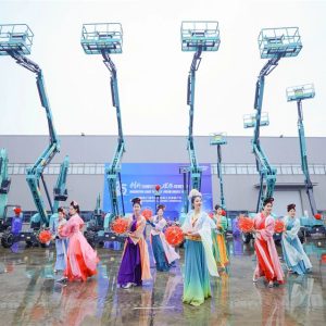 Xe Nâng Người Làm Việc Trên Cao