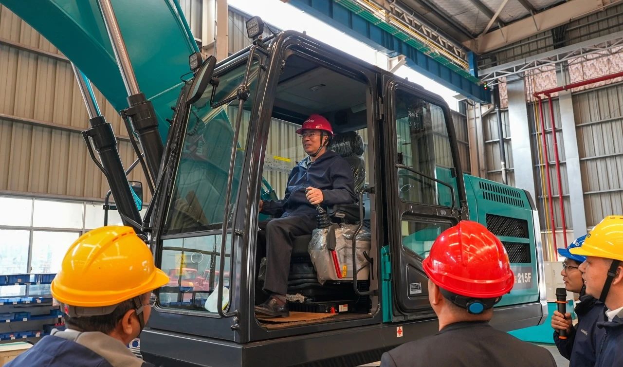 Tập trung vào nhu cầu thị trường, ba máy đào thủy lực kỹ thuật chất lượng cao của Sunward Intelligent Technology đã được ra mắt thành công