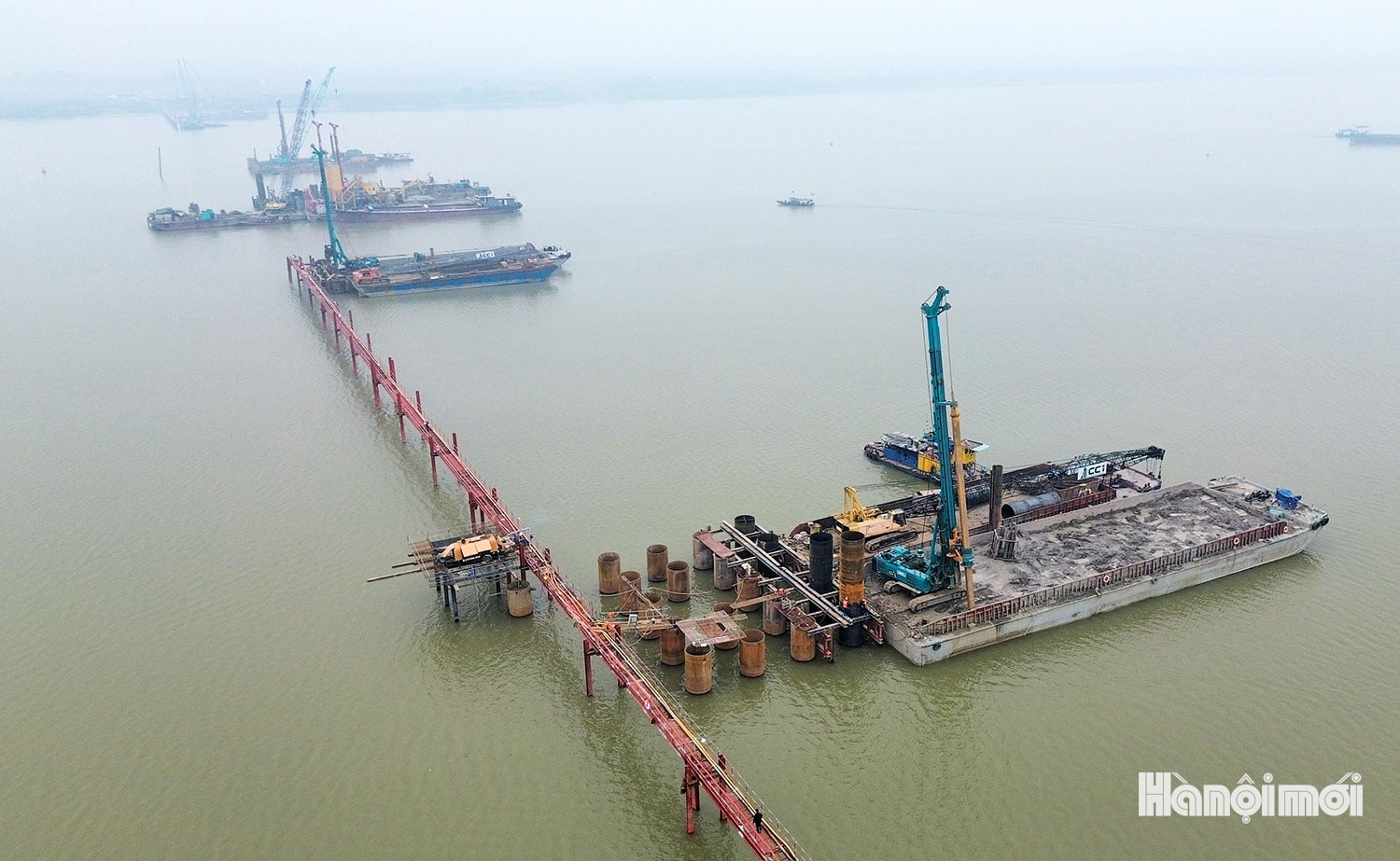 W_cau-hong-ha-2.jpg